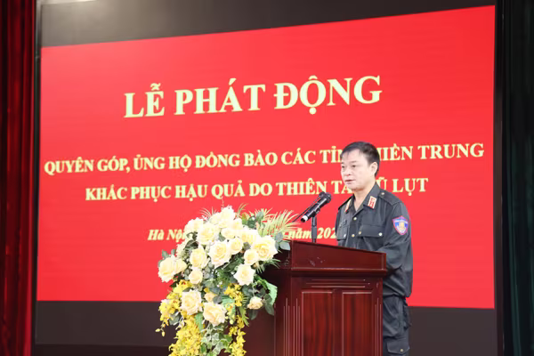 Trung tướng Phạm Quốc Cương, Tư lệnh Bộ tư lệnh Cảnh sát cơ động kêu gọi quyên góp ủng hộ đồng bào miền Trung Trung tướng Phạm Quốc Cương, Tư lệnh Bộ tư lệnh Cảnh sát cơ động kêu gọi quyên góp ủng hộ đồng bào miền Trung