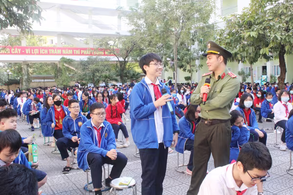 Những phần trao đổi sẽ giúp các em học sinh đến gần hơn với pháp luật Những phần trao đổi sẽ giúp các em học sinh đến gần hơn với pháp luật