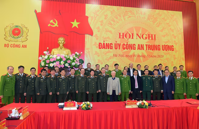 Tổng Bí thư, Chủ tịch nước Nguyễn Phú Trọng và các đại biểu dự hội nghị Tổng Bí thư, Chủ tịch nước Nguyễn Phú Trọng và các đại biểu dự hội nghị