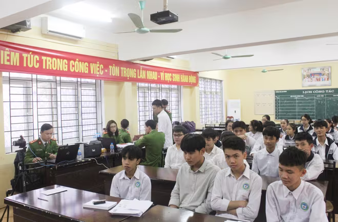 Rất đông học sinh trên địa bàn huyện Hoài Đức đủ 14 tuổi đã được cấp CCCD Rất đông học sinh trên địa bàn huyện Hoài Đức đủ 14 tuổi đã được cấp CCCD