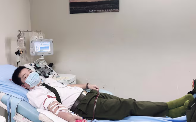 Đại úy Nguyễn Thành Long, Ủy viên Ban Thường vụ Quận đoàn, Bí thư đoàn thanh niên CAQ Nam Từ Liêm đã hiến máu và hỗ trợ gia đình kịp thời Đại úy Nguyễn Thành Long, Ủy viên Ban Thường vụ Quận đoàn, Bí thư đoàn thanh niên CAQ Nam Từ Liêm đã hiến máu và hỗ trợ gia đình kịp thời