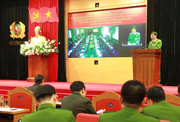 Trung tướng Nguyễn Duy Ngọc, Ủy viên Trung ương Đảng, Thứ trưởng Bộ Công an, Phó trưởng Ban thường trực Ban Chỉ đạo xây dựng Dự án Cơ sở dữ liệu quốc gia về dân cư và Dự án Sản xuất, cấp, và Quản lý căn cước công dân Trung tướng Nguyễn Duy Ngọc, Ủy viên Trung ương Đảng, Thứ trưởng Bộ Công an, Phó trưởng Ban thường trực Ban Chỉ đạo xây dựng Dự án Cơ sở dữ liệu quốc gia về dân cư và Dự án Sản xuất, cấp, và Quản lý căn cước công dân