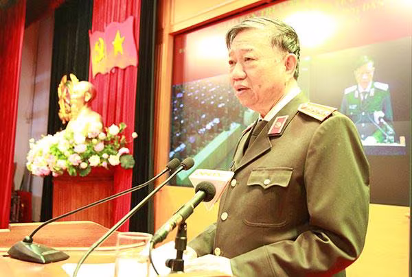 Đại tướng Tô Lâm, Ủy viên Bộ Chính trị, Bộ trưởng Bộ Công an, Trưởng ban chỉ đạo xây dựng Dự án Cơ sở dữ liệu quốc gia về dân cư và Dự án Sản xuất, cấp, và Quản lý căn cước công dân, chủ trì hội nghị Đại tướng Tô Lâm, Ủy viên Bộ Chính trị, Bộ trưởng Bộ Công an, Trưởng ban chỉ đạo xây dựng Dự án Cơ sở dữ liệu quốc gia về dân cư và Dự án Sản xuất, cấp, và Quản lý căn cước công dân, chủ trì hội nghị