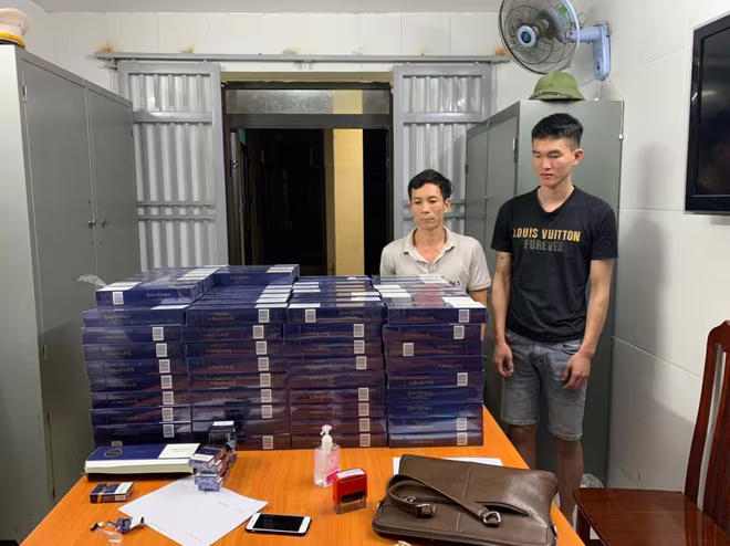 Các đối tượng cùng tang vật vụ việc Các đối tượng cùng tang vật vụ việc