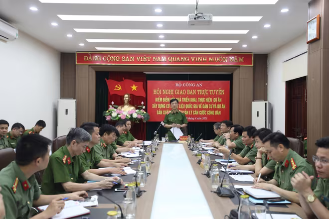 Thứ trưởng Nguyễn Duy Ngọc phát biểu tại Hội nghị giao ban trực tuyến về hai dự án Thứ trưởng Nguyễn Duy Ngọc phát biểu tại Hội nghị giao ban trực tuyến về hai dự án