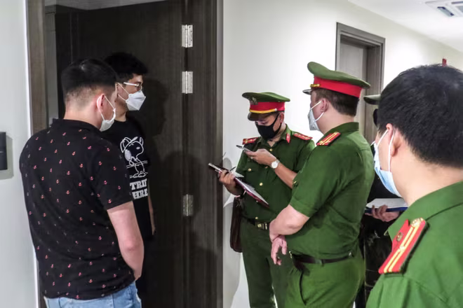 Chỉ huy CAP cũng trực tiếp vào cuộc cùng CBCS đi kiểm tra căn hộ chung cư và cơ sở lưu trú