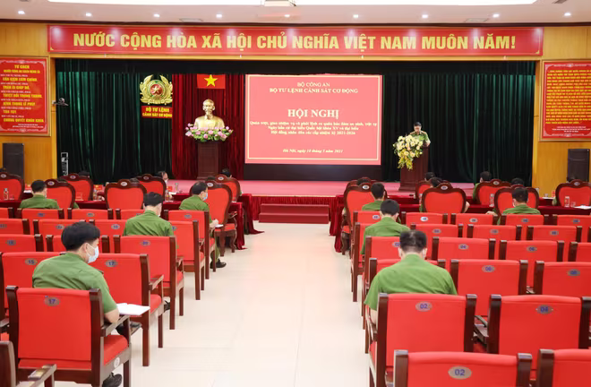 Hội nghị được tổ chức trực tuyến đến các đơn vị trực thuộc Hội nghị được tổ chức trực tuyến đến các đơn vị trực thuộc