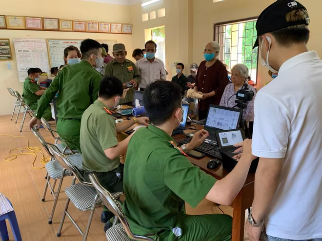 Trong ngày hội non sông, CAH Phú Xuyên đã thu được gần 400 hồ sơ xin cấp CCCD Trong ngày hội non sông, CAH Phú Xuyên đã thu được gần 400 hồ sơ xin cấp CCCD