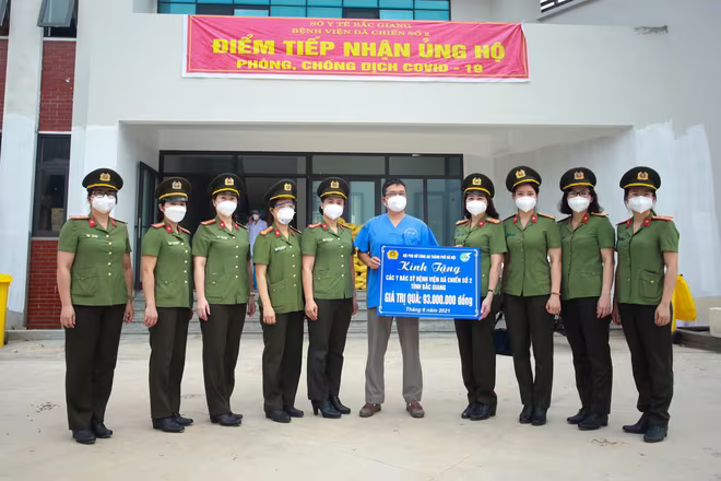 Ban chấp hành Hội phụ nữ CATP Hà Nội hỗ trợ tâm dịch Bắc Giang Ban chấp hành Hội phụ nữ CATP Hà Nội hỗ trợ tâm dịch Bắc Giang