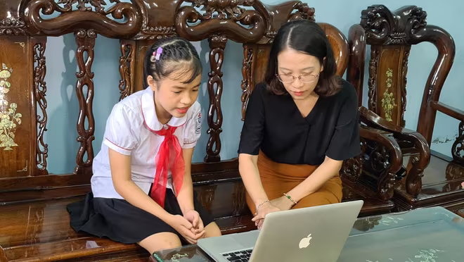 Việc triển khai mô hình thông qua lớp học online được học sinh, phụ huynh và nhà trường đồng tình Việc triển khai mô hình thông qua lớp học online được học sinh, phụ huynh và nhà trường đồng tình