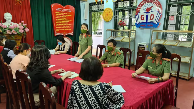 CAQ Bắc Từ Liêm chủ động phối hợp với các nhà trường triển khai mô hình "Vì môi trường mạng xã hội bình yên" CAQ Bắc Từ Liêm chủ động phối hợp với các nhà trường triển khai mô hình "Vì môi trường mạng xã hội bình yên"