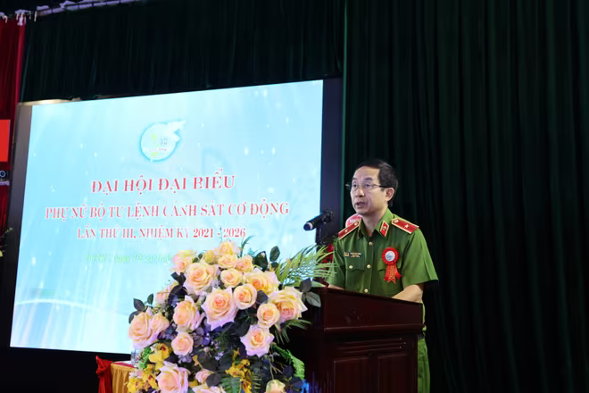 Thiếu tướng Phạm Văn Bảng, Phó Bí thư Đảng ủy, Phó Tư lệnh Bộ Tư lệnh Cảnh sát cơ động chỉ đạo tại Đại hội Thiếu tướng Phạm Văn Bảng, Phó Bí thư Đảng ủy, Phó Tư lệnh Bộ Tư lệnh Cảnh sát cơ động chỉ đạo tại Đại hội