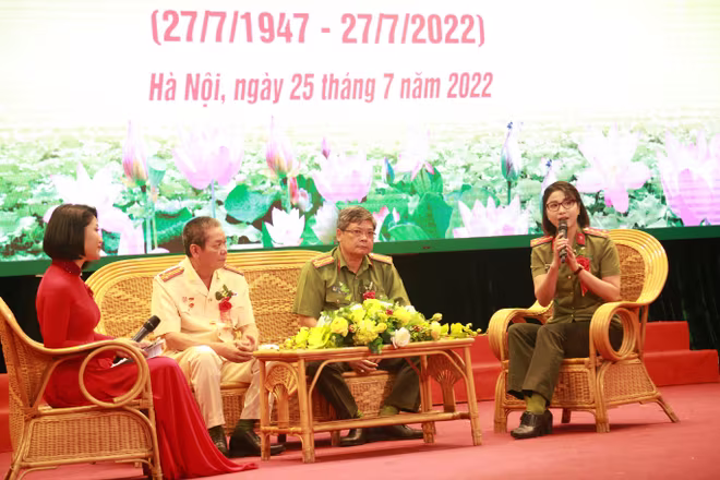 Đại úy Hoàng Thị Mai Hương, cán bộ Ủy ban kiểm tra Đảng ủy CATP thay mặt thế hệ trẻ bày tỏ sự tri ân với các anh hùng liệt sỹ, thương binh, thế hệ đi trước Đại úy Hoàng Thị Mai Hương, cán bộ Ủy ban kiểm tra Đảng ủy CATP thay mặt thế hệ trẻ bày tỏ sự tri ân với các anh hùng liệt sỹ, thương binh, thế hệ đi trước