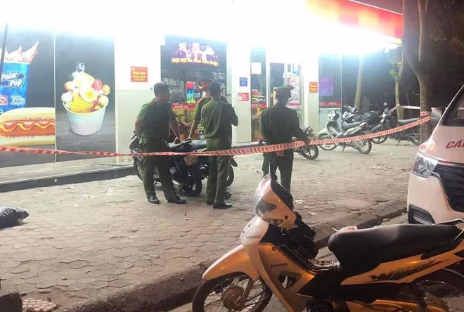 Cơ quan công an phong tỏa hiện trường nơi xảy ra vụ việc Cơ quan công an phong tỏa hiện trường nơi xảy ra vụ việc