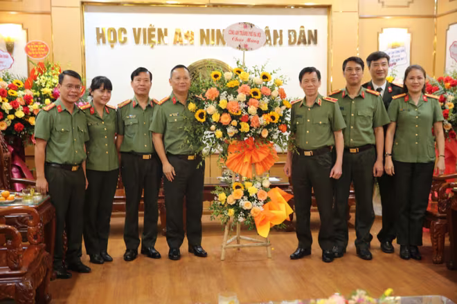 Đoàn công tác chúc mừng Học viện An ninh nhân dân nhân Ngày Nhà giáo Việt Nam Đoàn công tác chúc mừng Học viện An ninh nhân dân nhân Ngày Nhà giáo Việt Nam