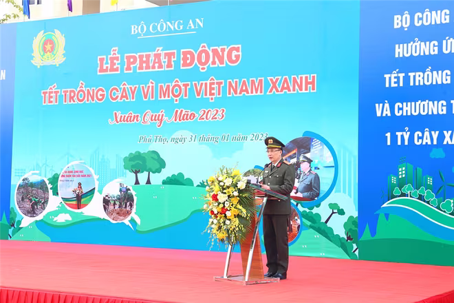 Đại tá Phạm Trường Giang, Giám đốc Công an tỉnh Phú Thọ phát biểu hưởng ứng tại Lễ phát động Đại tá Phạm Trường Giang, Giám đốc Công an tỉnh Phú Thọ phát biểu hưởng ứng tại Lễ phát động