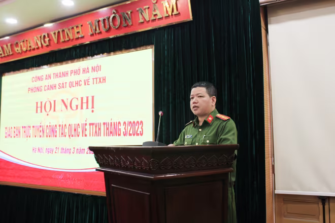 Thiếu tá Nguyễn Thành Lâm, Trưởng phòng Cảnh sát quản lý hành chính về trật tự xã hội báo cáo kết quả thực hiện Kế hoạch 01 Thiếu tá Nguyễn Thành Lâm, Trưởng phòng Cảnh sát quản lý hành chính về trật tự xã hội báo cáo kết quả thực hiện Kế hoạch 01