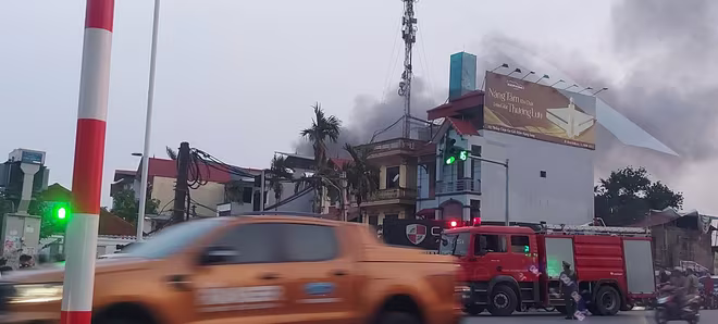 Cảnh sát PCCC Công an các đơn vị Nam Từ Liêm, Bắc Từ Liêm, Cầu Giấy và CATP Hà Nội lập tức có mặt tại hiện trường