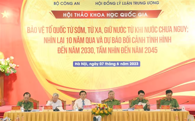 Các đại biểu chủ trì hội thảo Các đại biểu chủ trì hội thảo