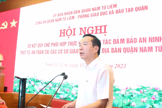 Ông Trần Thanh Long, Quyền Chủ tịch UBND quận Nam Từ Liêm phát biểu chỉ đạo tại hội nghị Ông Trần Thanh Long, Quyền Chủ tịch UBND quận Nam Từ Liêm phát biểu chỉ đạo tại hội nghị