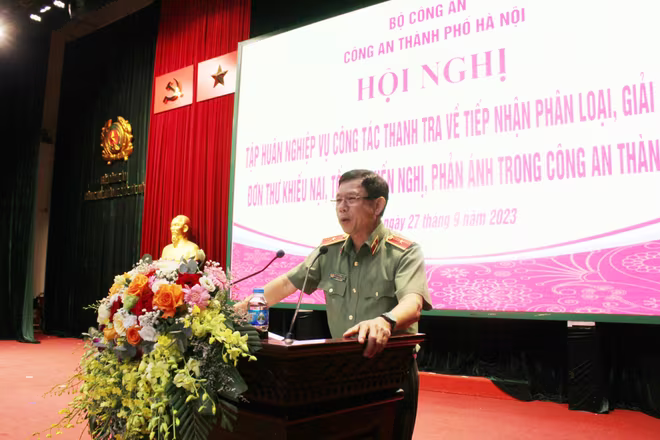 Thiếu tướng Nguyễn Ngọc Hiếu, Phó Chánh Thanh tra Bộ Công an truyền đạt nội dung tập huấn Thiếu tướng Nguyễn Ngọc Hiếu, Phó Chánh Thanh tra Bộ Công an truyền đạt nội dung tập huấn