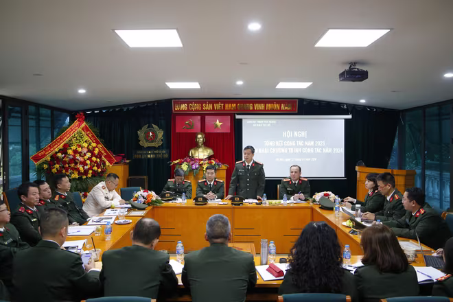 Thượng tá Nguyễn Thanh Bình – Trưởng Ban Biên tập An ninh Thủ đô chủ trì hội nghị