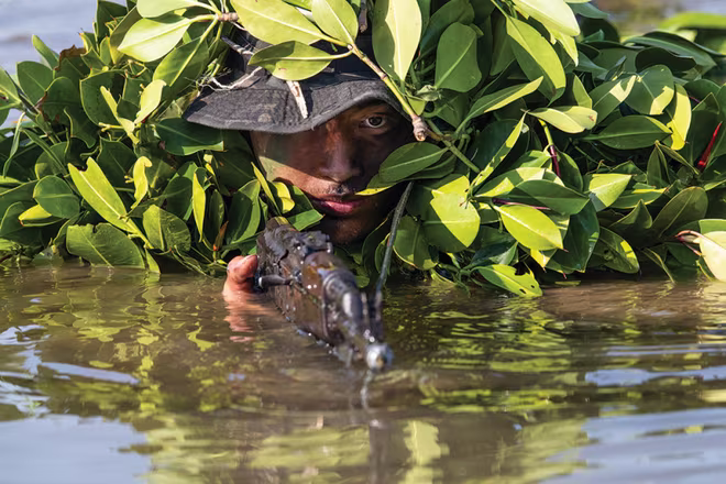 Bài tập khắc nghiệt ngụy trang phục kích dưới nước Bài tập khắc nghiệt ngụy trang phục kích dưới nước
