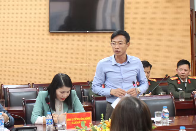 Đại diện 2 đơn vị Cụm trưởng và Cụm phó trình bày kế hoạch, chương trình hoạt động và giao ước thi đua Đại diện 2 đơn vị Cụm trưởng và Cụm phó trình bày kế hoạch, chương trình hoạt động và giao ước thi đua