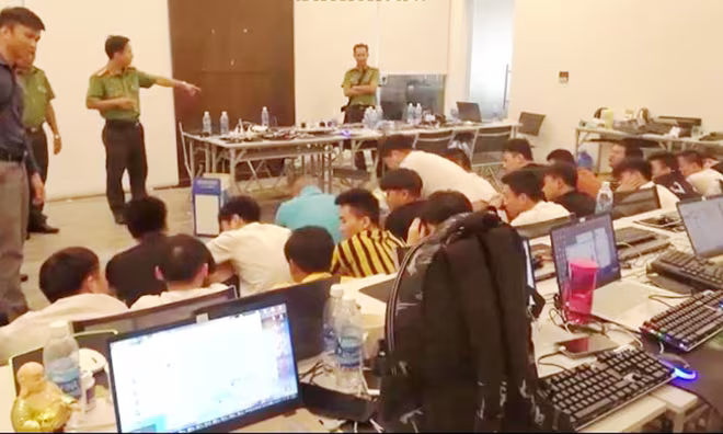 Lực lượng công an bắt giữ nhóm đối tượng do người nước ngoài cầm đầu thực hiện hành vi phạm tội tại Việt Nam Lực lượng công an bắt giữ nhóm đối tượng do người nước ngoài cầm đầu thực hiện hành vi phạm tội tại Việt Nam