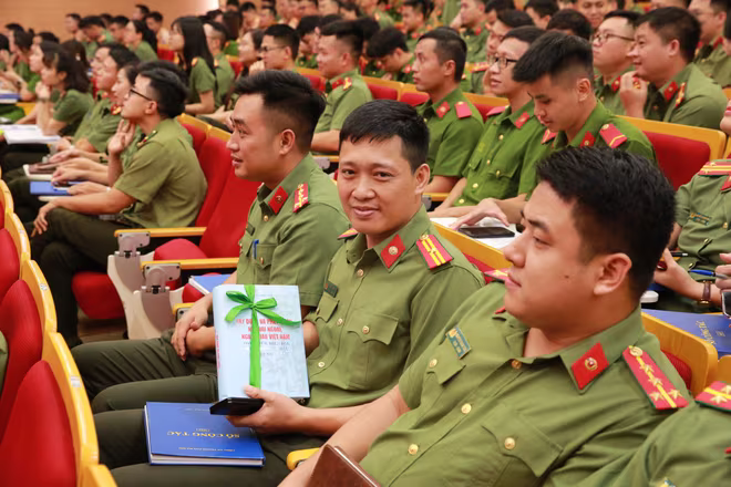 Nhận phần thưởng cho câu trả lời xuất sắc