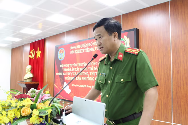 Thượng tá Đỗ Hồng Minh phát biểu khai mạc hội nghị tuyên truyền Thượng tá Đỗ Hồng Minh phát biểu khai mạc hội nghị tuyên truyền