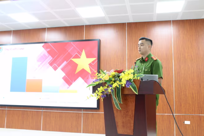 Đại úy Nguyễn Duy Tuấn Minh, Đội trưởng Đội CSĐT TP về ma túy CAQ Đống Đa trao đổi về tình hình tội phạm và tệ nạn ma túy, thủ đoạn của tội phạm ma túy và các loại ma túy mới Đại úy Nguyễn Duy Tuấn Minh, Đội trưởng Đội CSĐT TP về ma túy CAQ Đống Đa trao đổi về tình hình tội phạm và tệ nạn ma túy, thủ đoạn của tội phạm ma túy và các loại ma túy mới