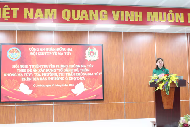 Bà Hoàng Hoài Loan phát biểu tại hội nghị Bà Hoàng Hoài Loan phát biểu tại hội nghị