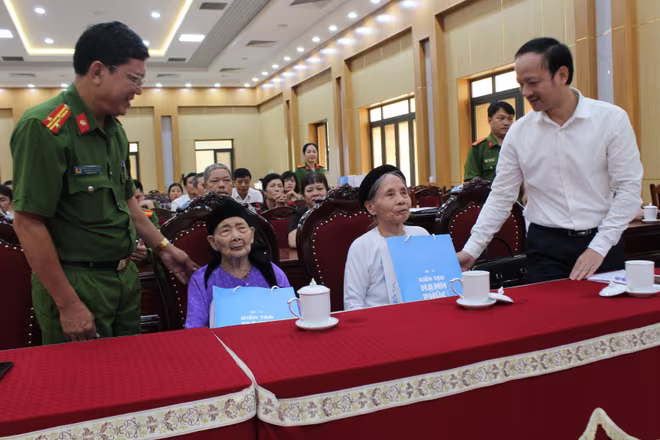 Tri ân Mẹ Việt Nam Anh hùng đến lấy mẫu ADN