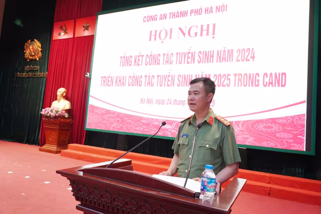 Đại tá Nguyễn Ngọc Quyền, Phó Giám đốc Công an thành phố Hà Nội phát biểu chỉ đạo tại hội nghị Đại tá Nguyễn Ngọc Quyền, Phó Giám đốc Công an thành phố Hà Nội phát biểu chỉ đạo tại hội nghị