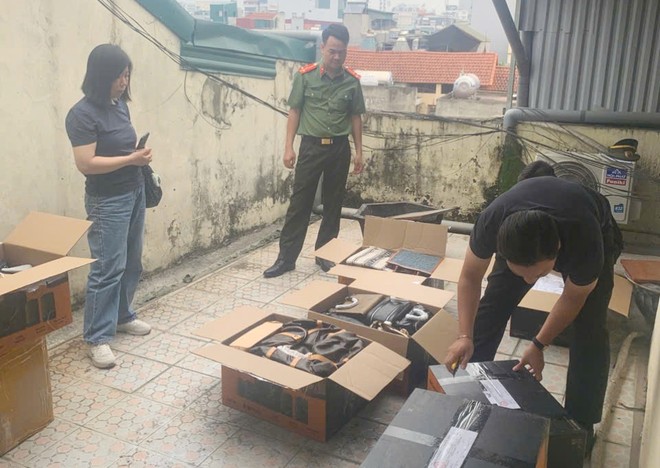 Hàng hóa được cất giấu tại nhiều khu vực khác nhau trong cơ sở