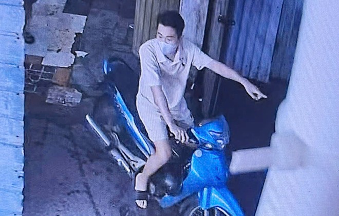 Đối tượng trộm cắp điện thoại của chị T