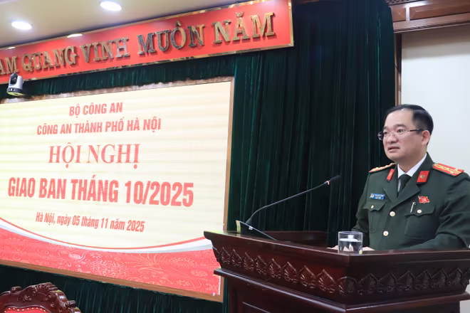 Đại tá Đoàn Đức Thắng, Trưởng phòng Tham mưu CATP báo cáo kết quả công tác tháng 10-2025 Đại tá Đoàn Đức Thắng, Trưởng phòng Tham mưu CATP báo cáo kết quả công tác tháng 10-2025