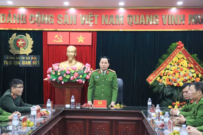 Đại tá Lê Văn Tuân, Phó Giám đốc CATP phát biểu tại buổi gặp mặt Đại tá Lê Văn Tuân, Phó Giám đốc CATP phát biểu tại buổi gặp mặt