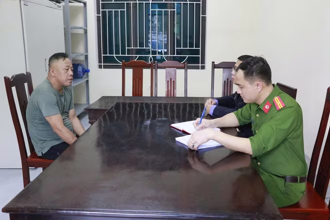 Cơ quan điều tra ghi lời khai Hoàng Đình Sơn