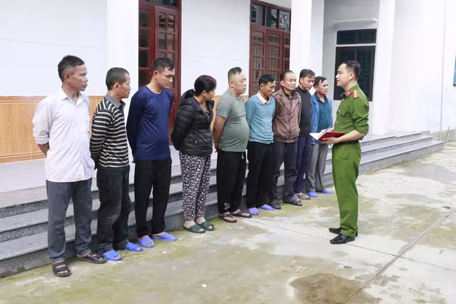 Các đối tượng bị Phòng Cảnh sát hình sự Công an tỉnh Nghệ An tạm giữ