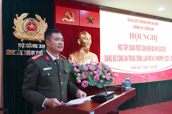 Đại tá Nguyễn Ngọc Quyền, Phó Bí thư Đảng ủy, Phó Giám đốc CATP phát biểu tại hội nghị Đại tá Nguyễn Ngọc Quyền, Phó Bí thư Đảng ủy, Phó Giám đốc CATP phát biểu tại hội nghị