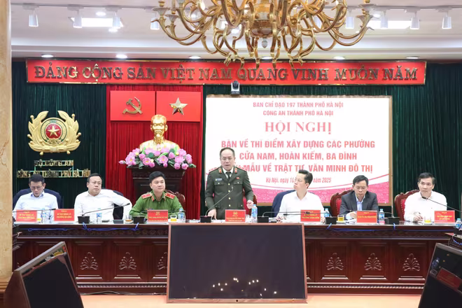 Trung tướng Nguyễn Thanh Tùng, Ủy viên Ban Thường vụ Thành ủy, Bí thư Đảng ủy, Giám đốc CATP, Phó Trưởng ban Thường trực Ban Chỉ đạo 197 thành phố chủ trì Hội nghị