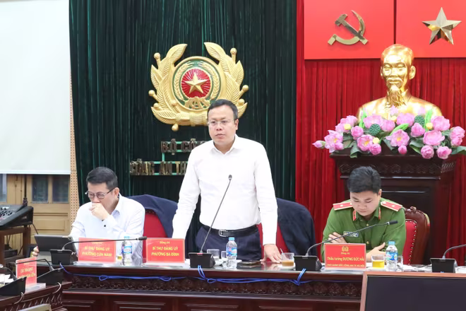 Đồng chí Phạm Quang Thanh, Bí thư Đảng ủy phường Ba Đình phát biểu tại hội nghị