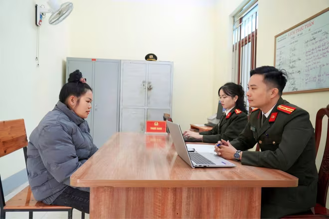 Cơ quan An ninh điều tra Công an tỉnh Điện Biên làm việc với Vì Thị Tiện Cơ quan An ninh điều tra Công an tỉnh Điện Biên làm việc với Vì Thị Tiện