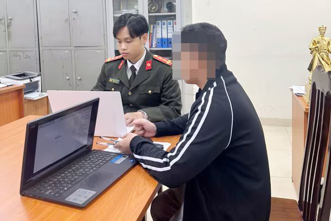 Cơ quan công an làm việc với anh C Cơ quan công an làm việc với anh C