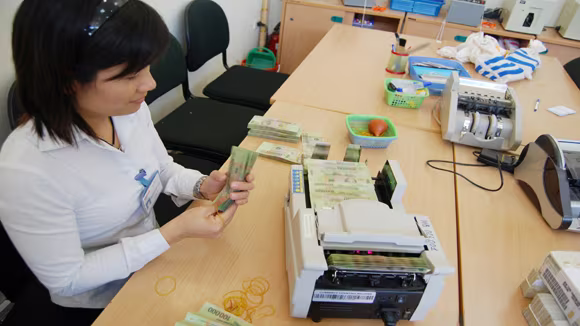 Các ngân hàng sẽ hạn chế thanh toán bằng tiền mặt Các ngân hàng sẽ hạn chế thanh toán bằng tiền mặt