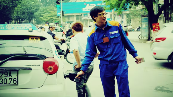 Giá xăng A92 giảm 600 đồng/lít xuống còn 22.700 đồng/lít Giá xăng A92 giảm 600 đồng/lít xuống còn 22.700 đồng/lít