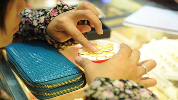 Vàng tiếp tục tăng giá, thiết lập đỉnh mới ảnh 1 Vàng tiếp tục tăng giá, thiết lập đỉnh mới ảnh 1