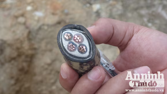 Nổ súng, rượt đuổi ôtô như phim trên Đại lộ Thăng Long ảnh 4